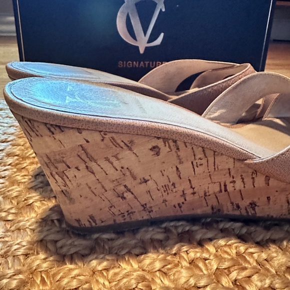 Vince Camuto signature - Picture 2 of 3